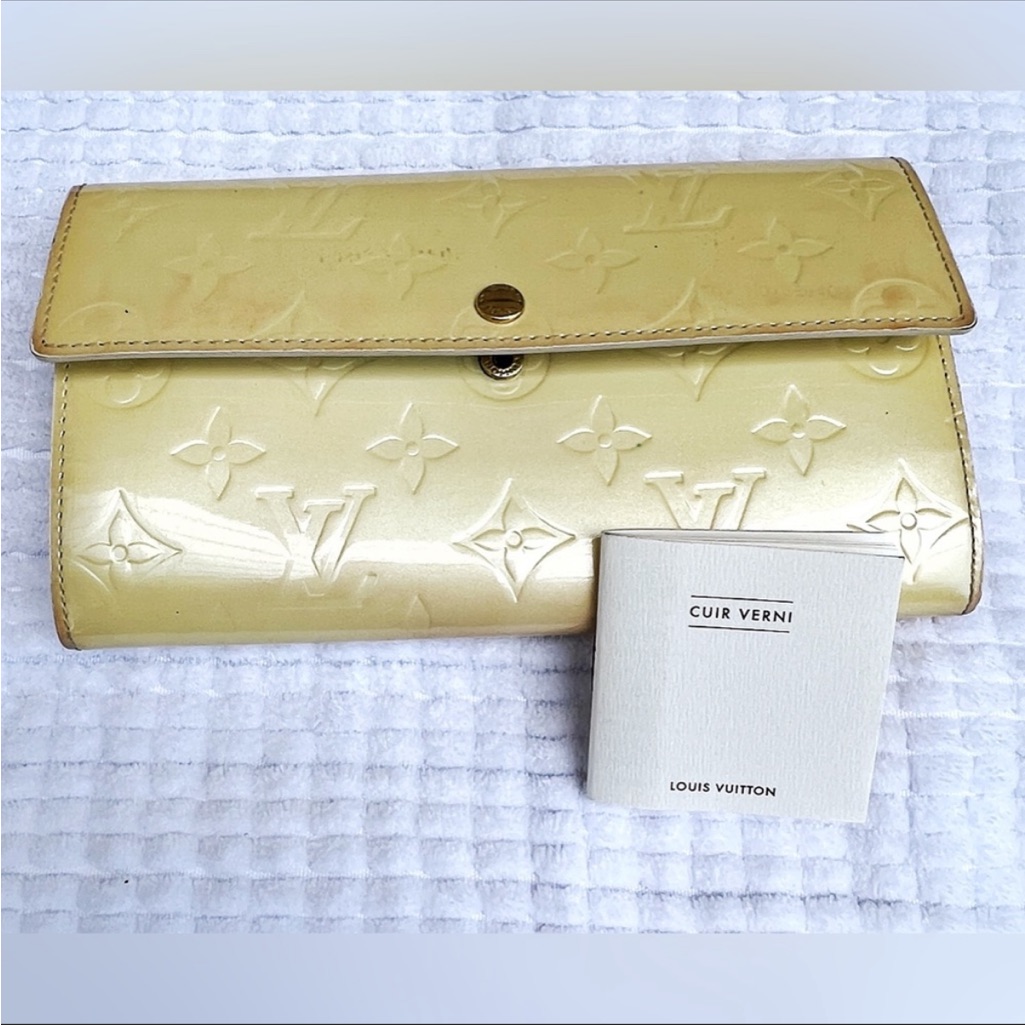 Louis Vuitton Yellow Vernis Embossed Monogram Sarah Wallet